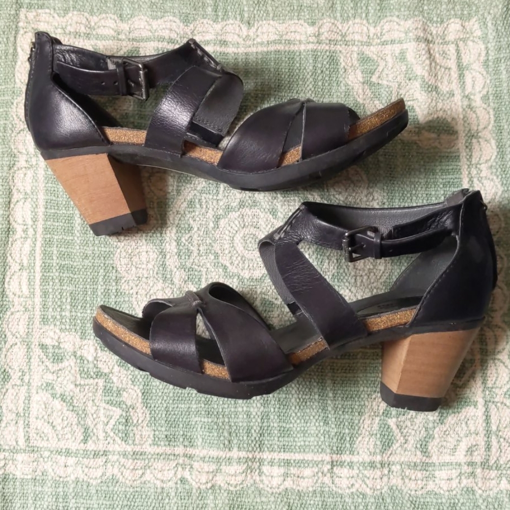 Bussola black leather sandal heels 39